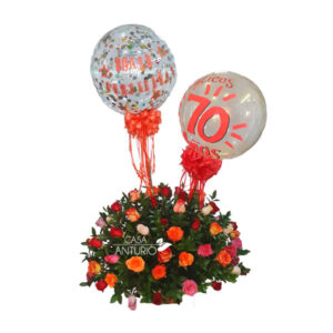 Arreglo de rosas con globos burbuja