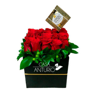 Caja de rosas con chocolates
